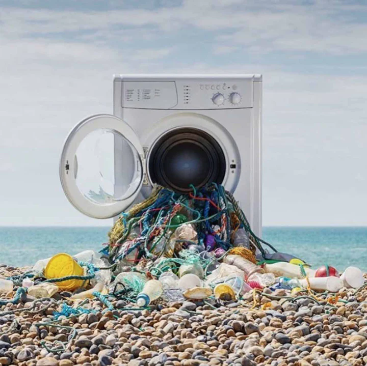 HOW WASHING OUR CLOTHES IS POLLUTING THE OCEAN courtesy by Caliwoods